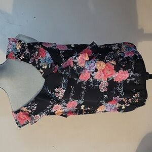 B Wear Woman's Sleeveless Black & Pink Floral V- Neck Ruffle Top, Size: XL